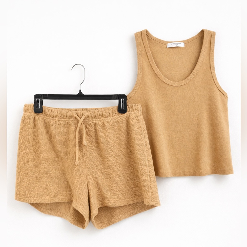 Perfect White Tee Tan Lounge Set Tank & Shorts Size M - Picture 2 of 4